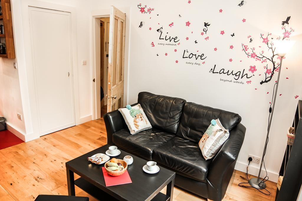 Apartmán Chic & Bright Flat Near Holyrood Park EDI Pokoj fotografie