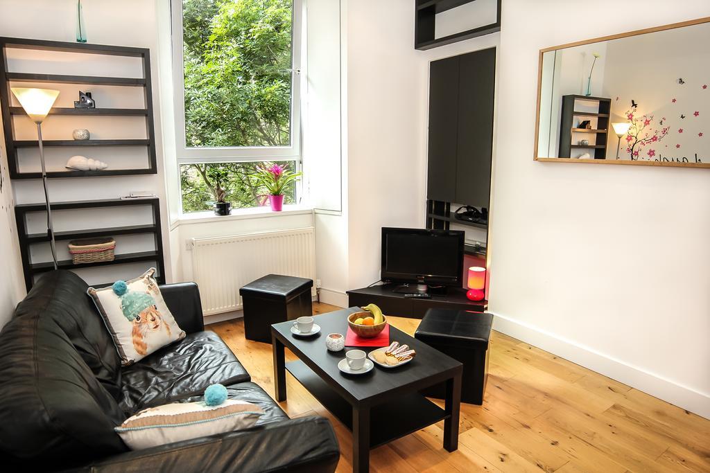 Apartmán Chic & Bright Flat Near Holyrood Park EDI Pokoj fotografie